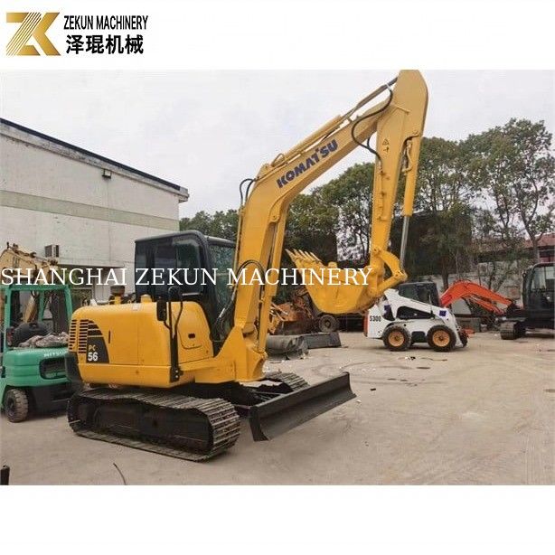 Mini excavadora Komatsu PC56-7 con 5 toneladas de peso operativo y motor diesel duradero