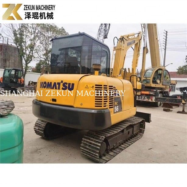 Mini excavadora Komatsu PC56-7 con 5 toneladas de peso operativo y motor diesel duradero