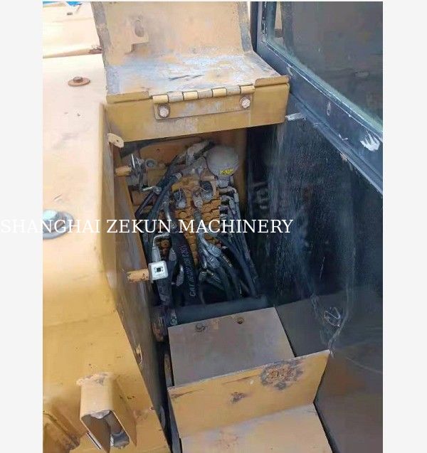 Excavadora de segunda mano de fabricación japonesa con motor C2.6 DI