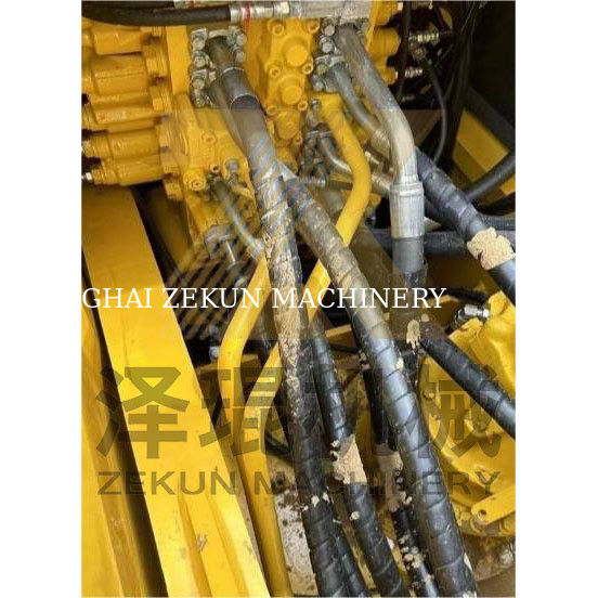 Excavadora Komatsu PC240-7 con horas de trabajo bajas 0-2000 y otro cilindro hidráulico