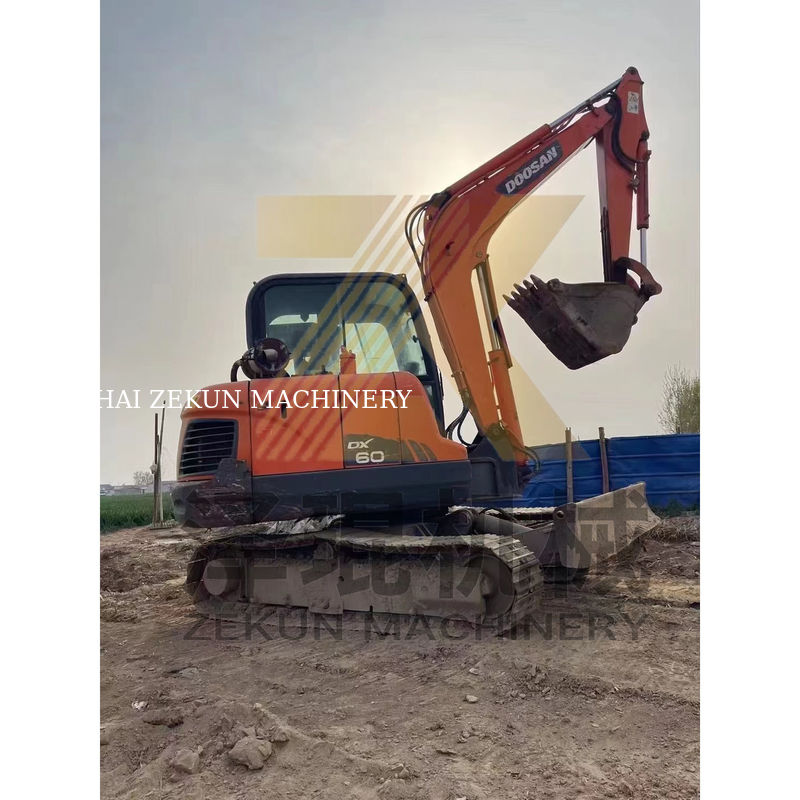 Excavadora Doosan DH60-7 de 2015 de segunda mano en buen estado 5500 KG de peso de la máquina