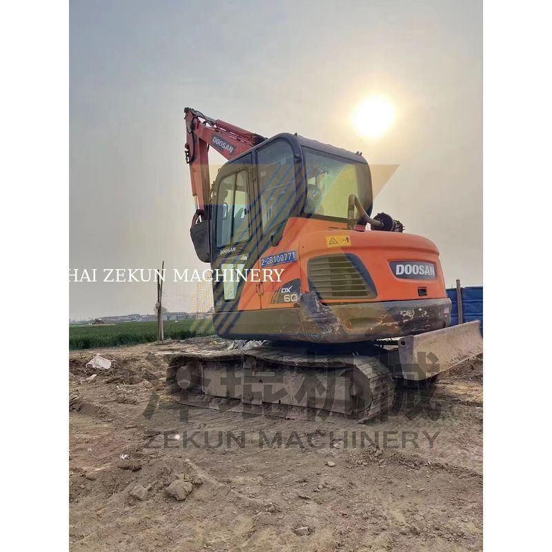 Excavadora Doosan DH60-7 de 2015 de segunda mano en buen estado 5500 KG de peso de la máquina