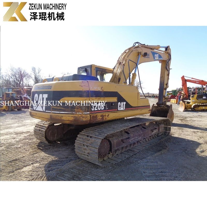 La excavación de tierra se hizo posible con la excavadora CAT 320 BL y el motor Caterpillar de 97 kW