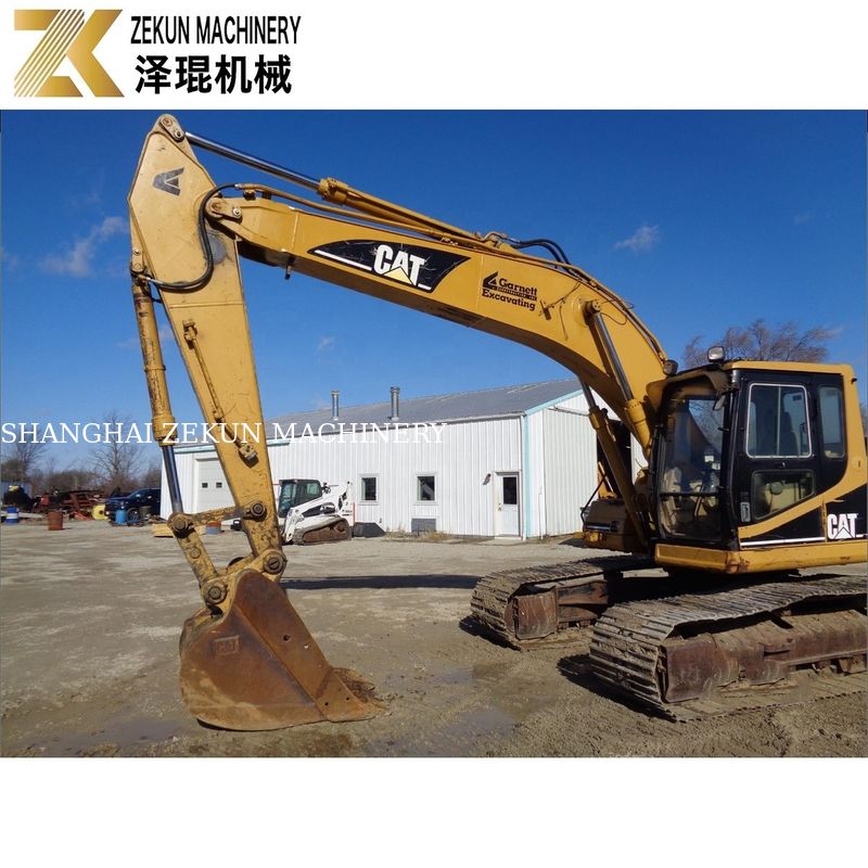 La excavación de tierra se hizo posible con la excavadora CAT 320 BL y el motor Caterpillar de 97 kW