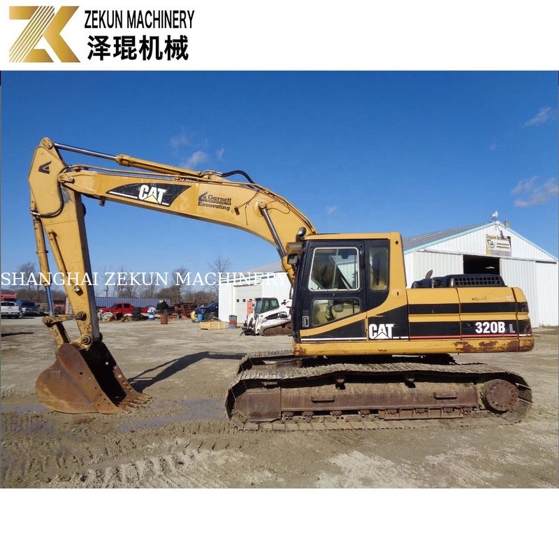 La excavación de tierra se hizo posible con la excavadora CAT 320 BL y el motor Caterpillar de 97 kW