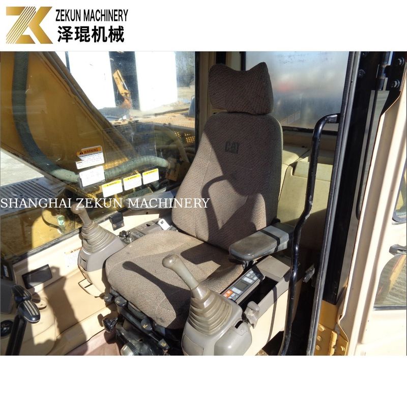 La excavación de tierra se hizo posible con la excavadora CAT 320 BL y el motor Caterpillar de 97 kW