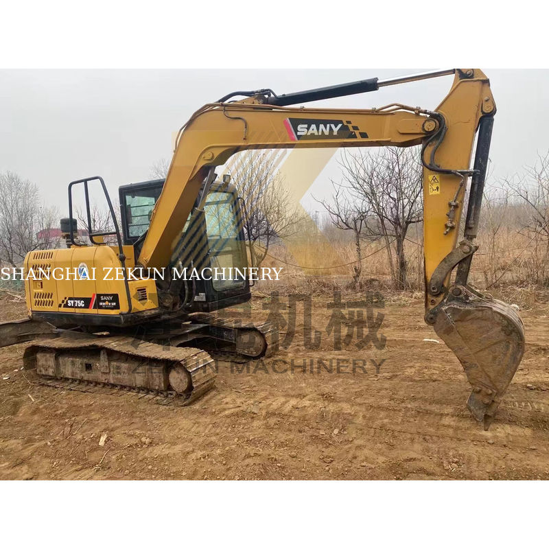 Una excavadora Sany SY75C en Shanghai con una potencia de 55 KW y un peso de 7000 kg