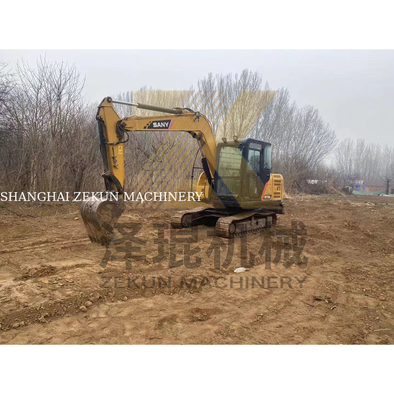 Una excavadora Sany SY75C en Shanghai con una potencia de 55 KW y un peso de 7000 kg