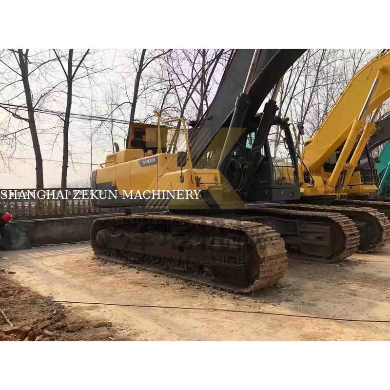 Excavadora Volvo Ec480dl de segunda mano con 4600 horas de trabajo y otro cilindro hidráulico