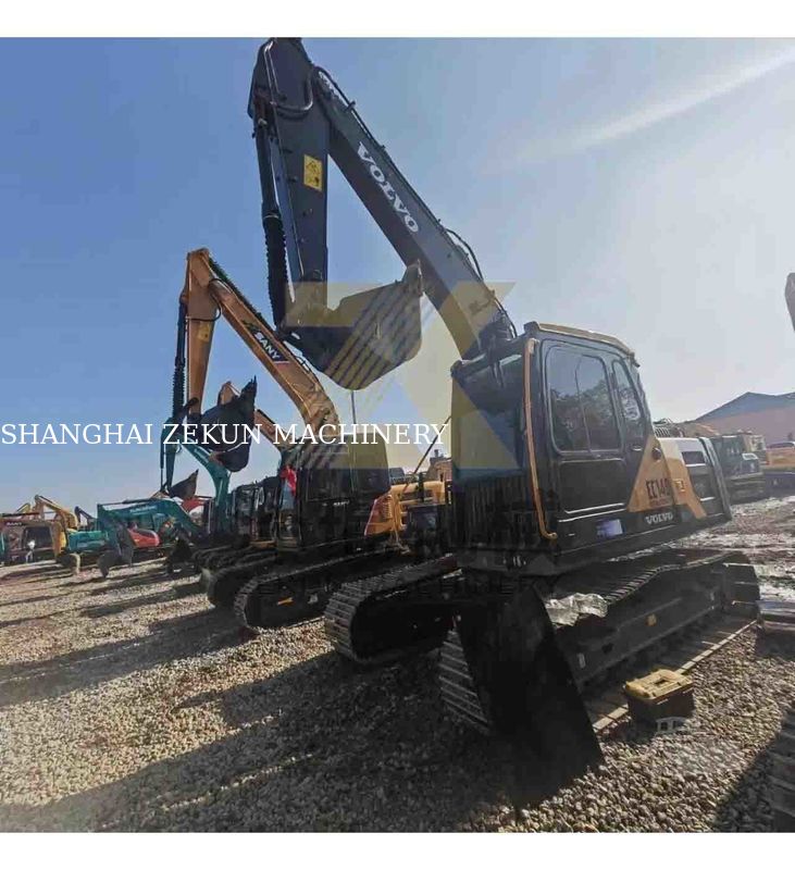 Excavadora Volvo EC140DL bien mantenida, motor D3.8E de 14 toneladas de peso en funcionamiento