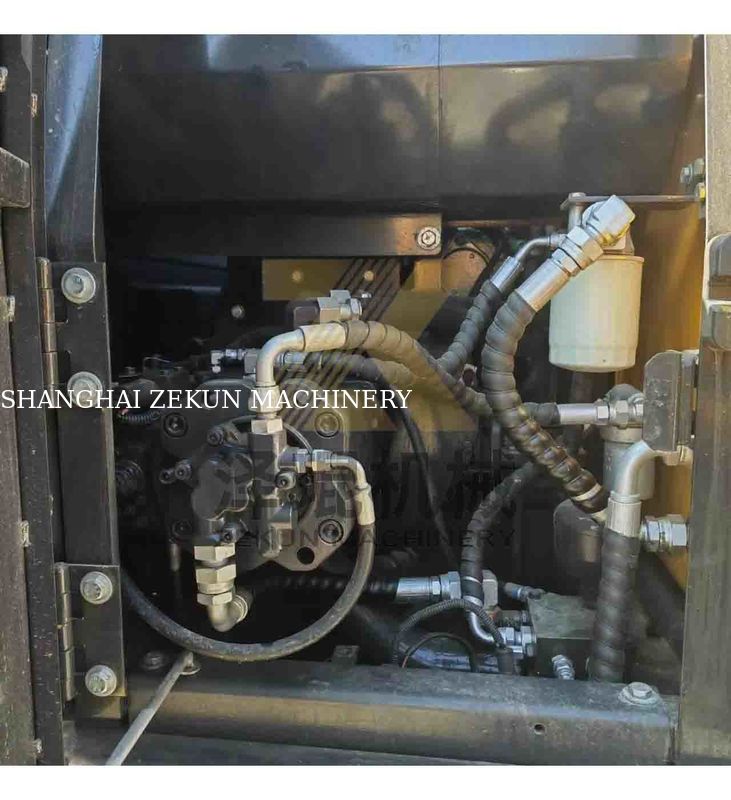 Excavadora Volvo EC140DL bien mantenida, motor D3.8E de 14 toneladas de peso en funcionamiento