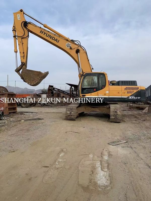 Excavadora Hyundai 305LC-9T con 17 818 horas de trabajo en excelente estado