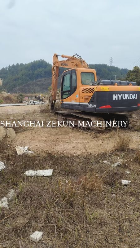 Excavadora Hyundai R150-9 2015 con martillo y 5.300 horas de trabajo para aumentar la productividad