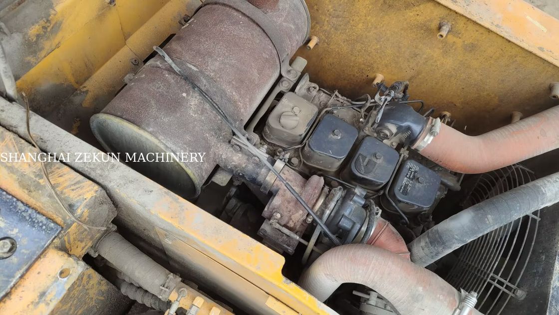Excavadora Hyundai R150-9 2015 con martillo y 5.300 horas de trabajo para aumentar la productividad