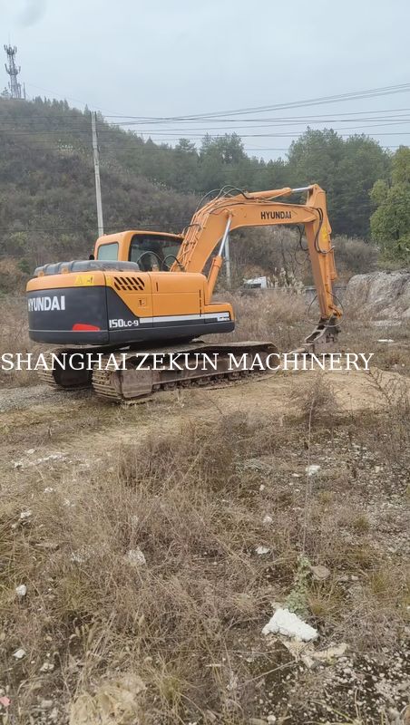 Excavadora Hyundai R150-9 2015 con martillo y 5.300 horas de trabajo para aumentar la productividad