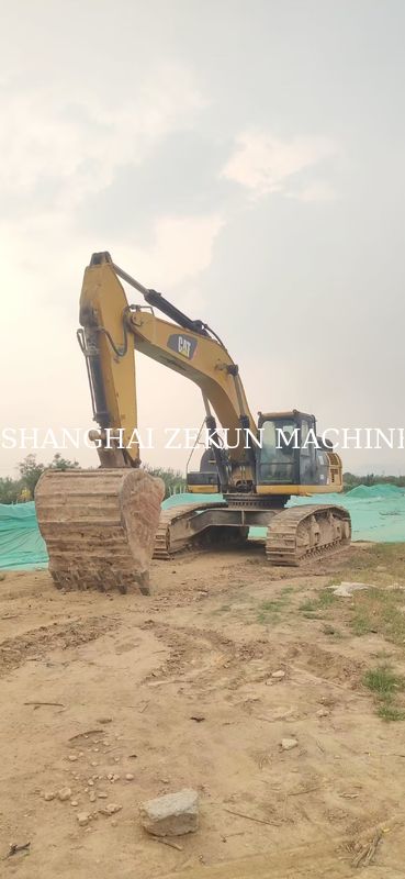 Excavadora Cat 340D2L 2019 con 8 436 horas de trabajo Excelente rendimiento