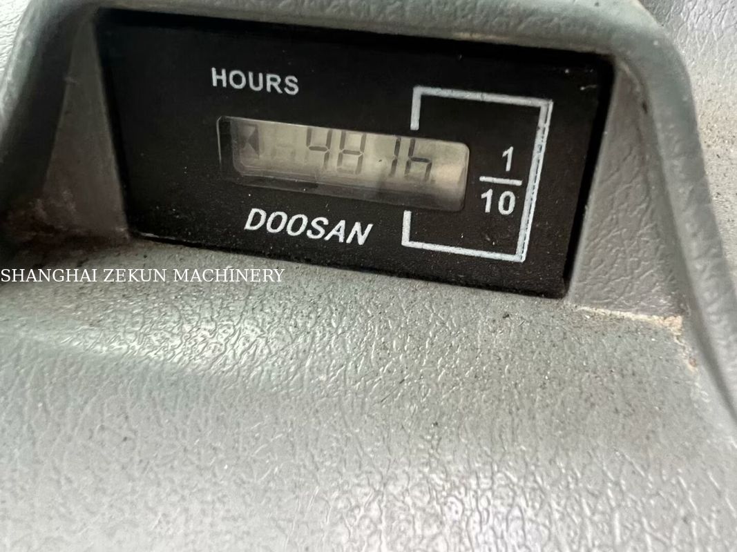 Excavadora usada Doosan DX380 de 2020 con 4 816 horas de trabajo en buenas condiciones