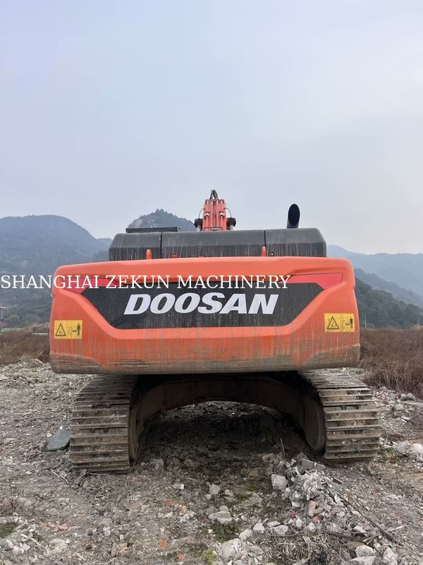 Excavadora usada Doosan DX380 de 2020 con 4 816 horas de trabajo en buenas condiciones