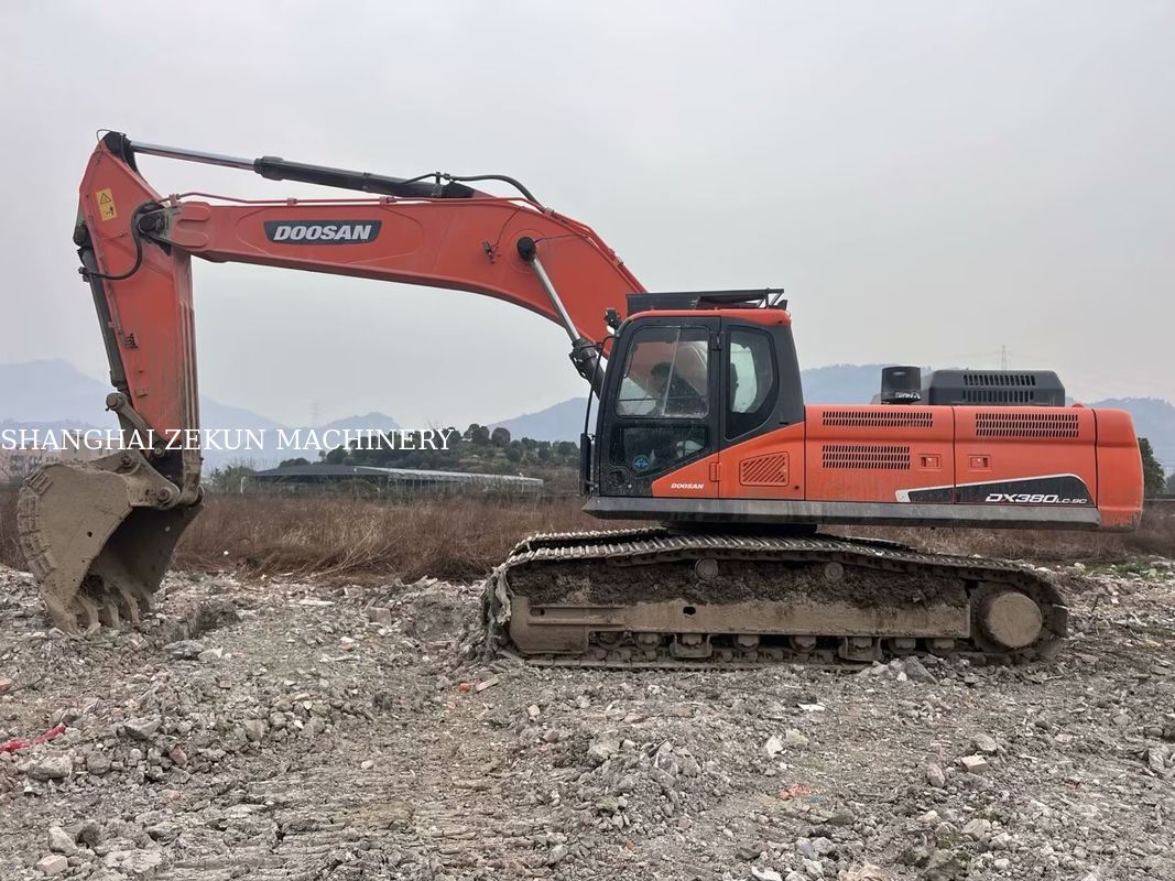 Excavadora usada Doosan DX380 de 2020 con 4 816 horas de trabajo en buenas condiciones