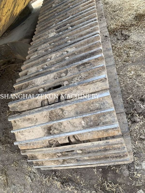 Excavadora Komatsu PC210LC-8MO 2015 con un peso operativo de 100 kg y alcance máximo de excavación de 9