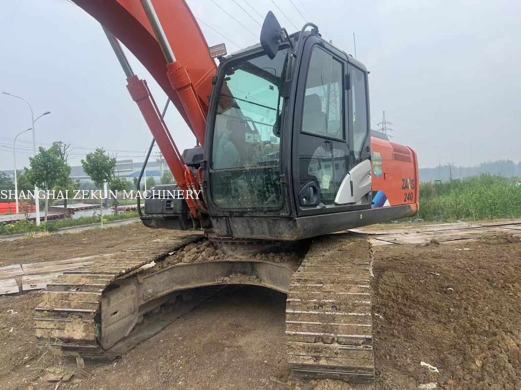 Excavadora Hitachi ZX200-5A de 2022 con altura máxima de excavación de 9 y velocidad de giro de 13.3 rpm, 5500 horas
