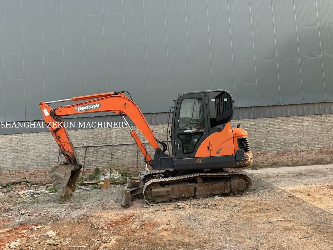 Excavadora Doosan DX60 Nivel 3 Estándar de emisiones alcance máximo a nivel del suelo 100 mm Y rendimiento