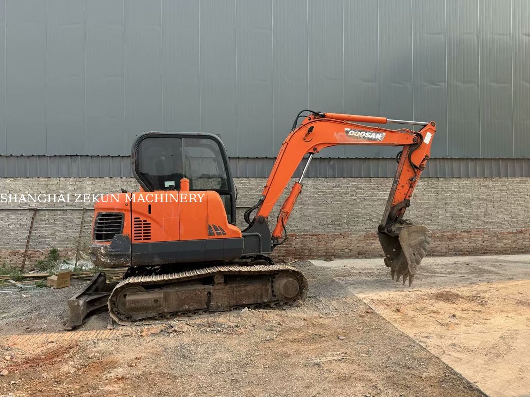 Excavadora Doosan DX60 Nivel 3 Estándar de emisiones alcance máximo a nivel del suelo 100 mm Y rendimiento