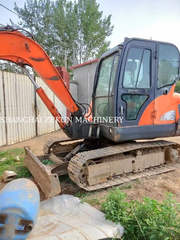 Excavadora Doosan DX60 2013 con presión hidráulica de 27.5 MPa y altura máxima de excavación de 800 mm