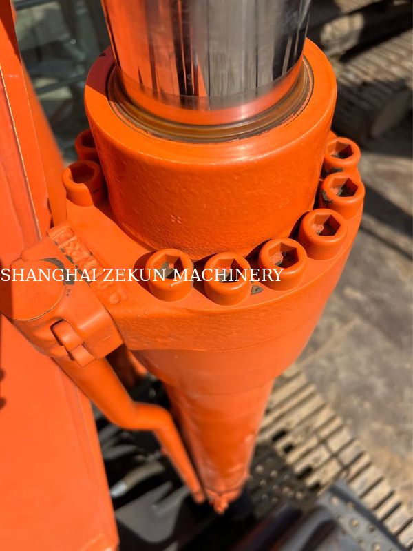 Excavadora Hitachi ZX200-3G 12081hrs Velocidad de desplazamiento 3.5 / 5.5 Km/h Características de la cabina Pantalla multifunción