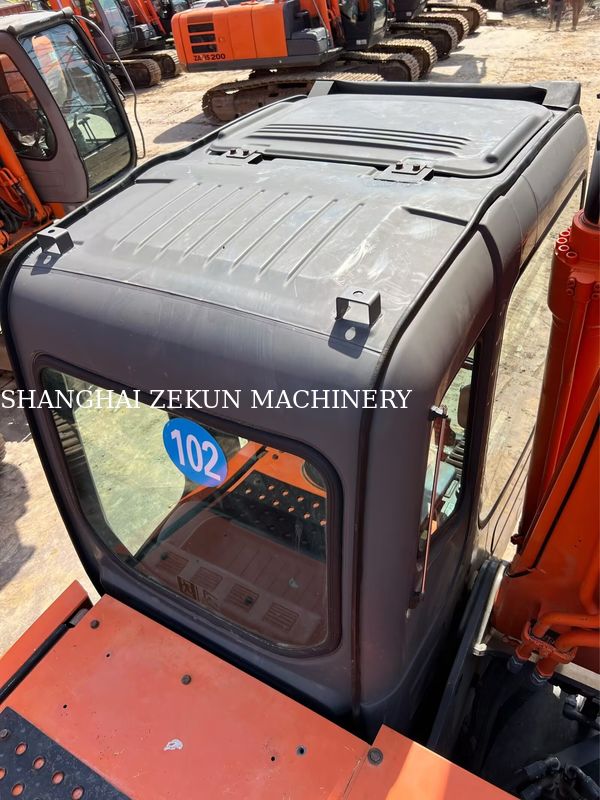 Excavadora Hitachi ZX200-3G 12081hrs Velocidad de desplazamiento 3.5 / 5.5 Km/h Características de la cabina Pantalla multifunción