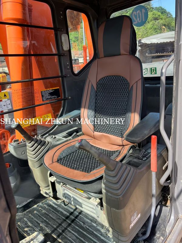 Excavadora Hitachi ZX200-3G 12081hrs Velocidad de desplazamiento 3.5 / 5.5 Km/h Características de la cabina Pantalla multifunción