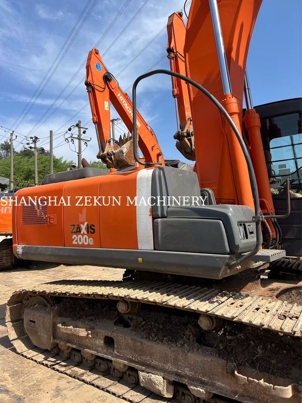 Excavadora Hitachi ZX200-3G 12081hrs Velocidad de desplazamiento 3.5 / 5.5 Km/h Características de la cabina Pantalla multifunción