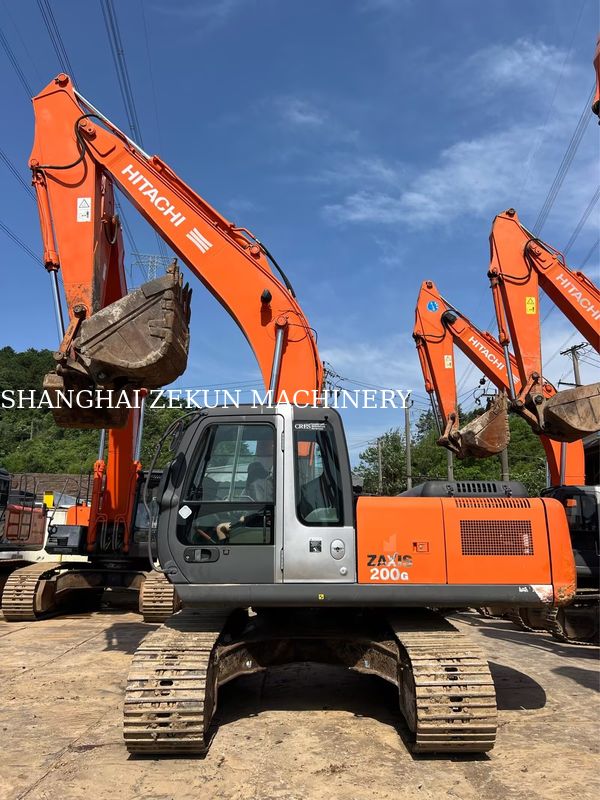 Excavadora Hitachi ZX200-3G 12081hrs Velocidad de desplazamiento 3.5 / 5.5 Km/h Características de la cabina Pantalla multifunción