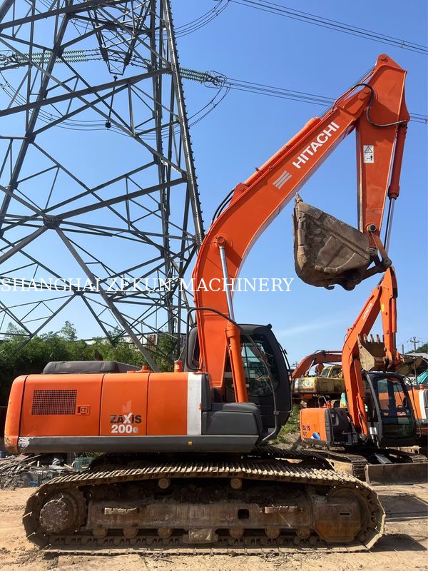 Excavadora Hitachi ZX200-3G 12081hrs Velocidad de desplazamiento 3.5 / 5.5 Km/h Características de la cabina Pantalla multifunción