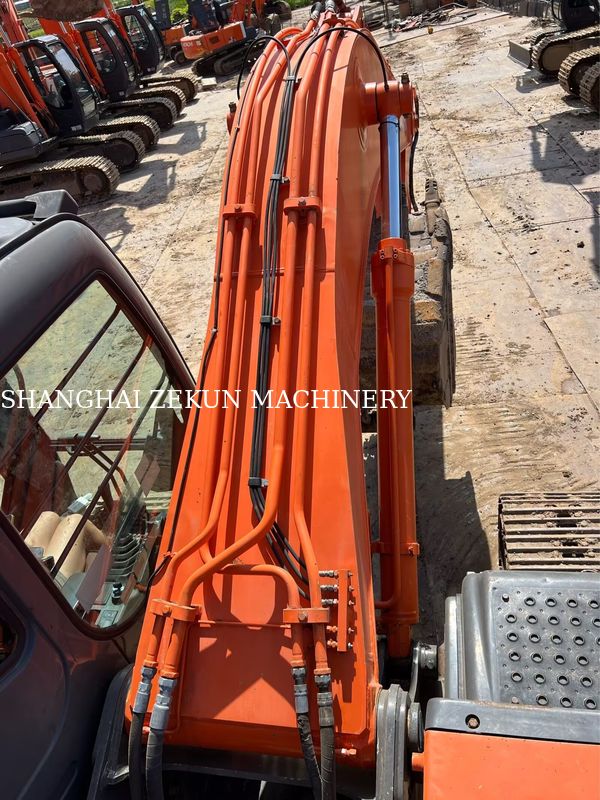Excavadora Hitachi ZX200-3G 12081hrs Velocidad de desplazamiento 3.5 / 5.5 Km/h Características de la cabina Pantalla multifunción