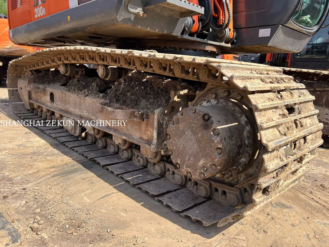 Excavadora Hitachi ZX200-3G 12081hrs Velocidad de desplazamiento 3.5 / 5.5 Km/h Características de la cabina Pantalla multifunción