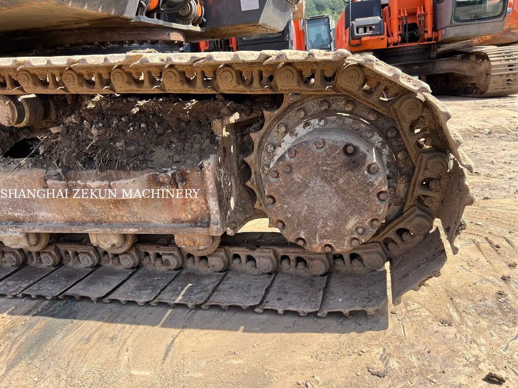 Excavadora Hitachi ZX200-3G 12081hrs Velocidad de desplazamiento 3.5 / 5.5 Km/h Características de la cabina Pantalla multifunción